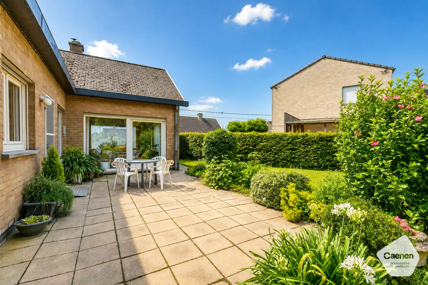 Te renoveren bungalow met 3 slaapkamers, garage en een prachtige tuin op een mooi perceel van 1000 m². foto 18