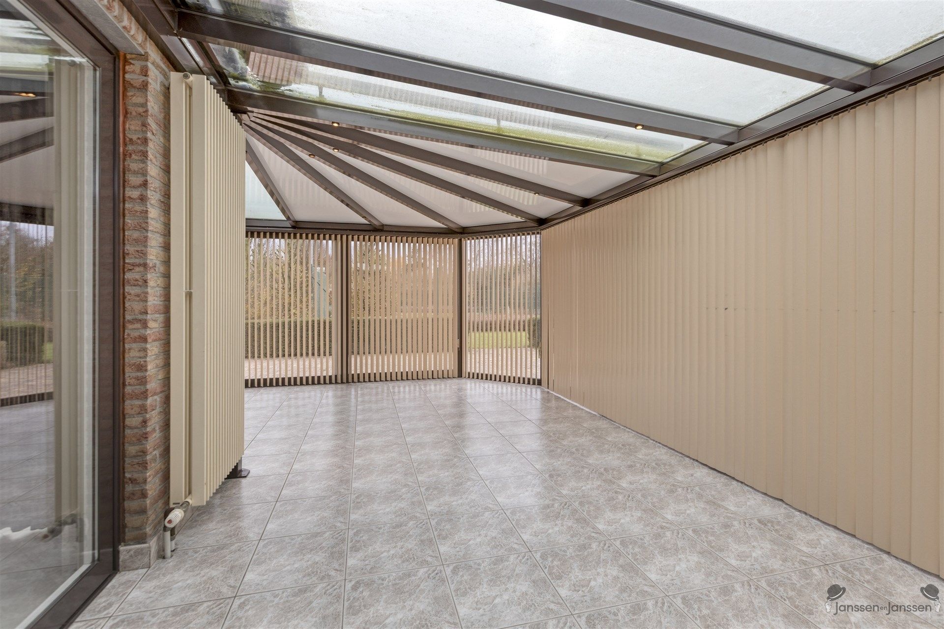 Ruime, goed onderhouden woning met prachtige tuin in Elsum Geel foto 25