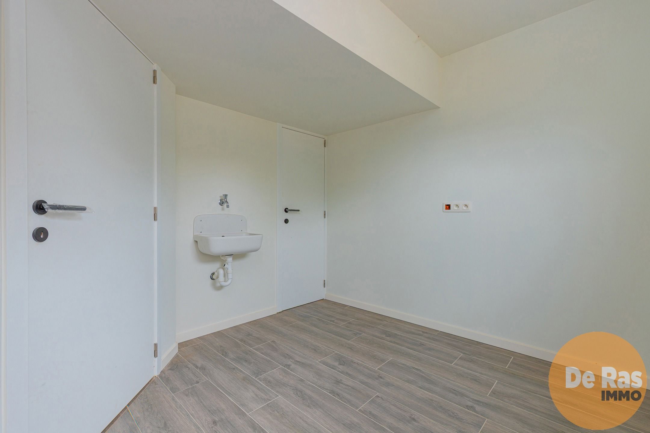 HILLEGEM – Mooi gerenoveerde woning met aangename tuin foto 16