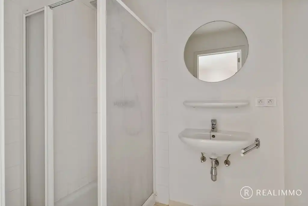 Recente halfopen bebouwing (2017) met tuin, terras en uitweg in rustige wijk foto 19