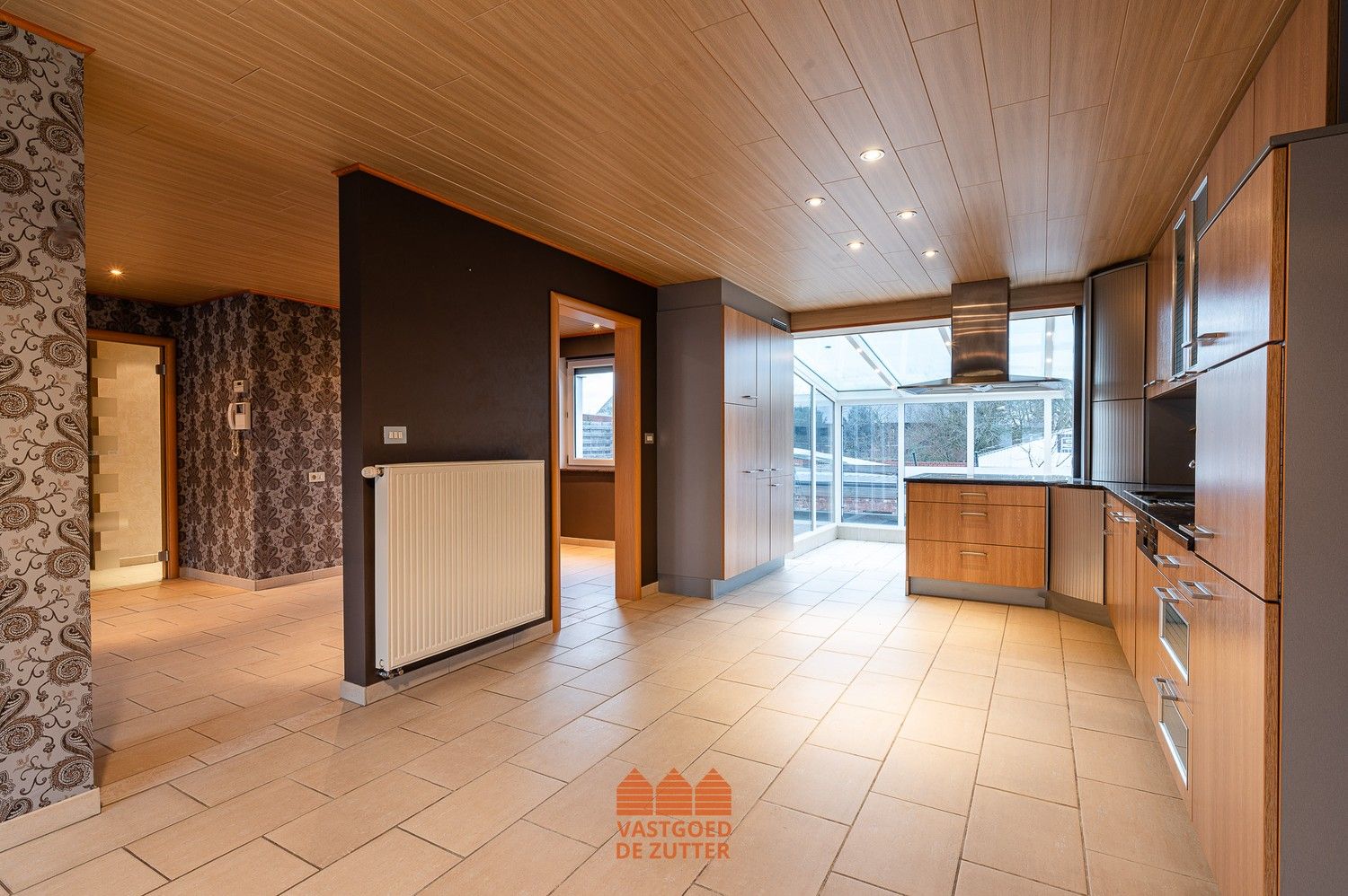 Ruime woning met garage en verhuurde studio foto 5