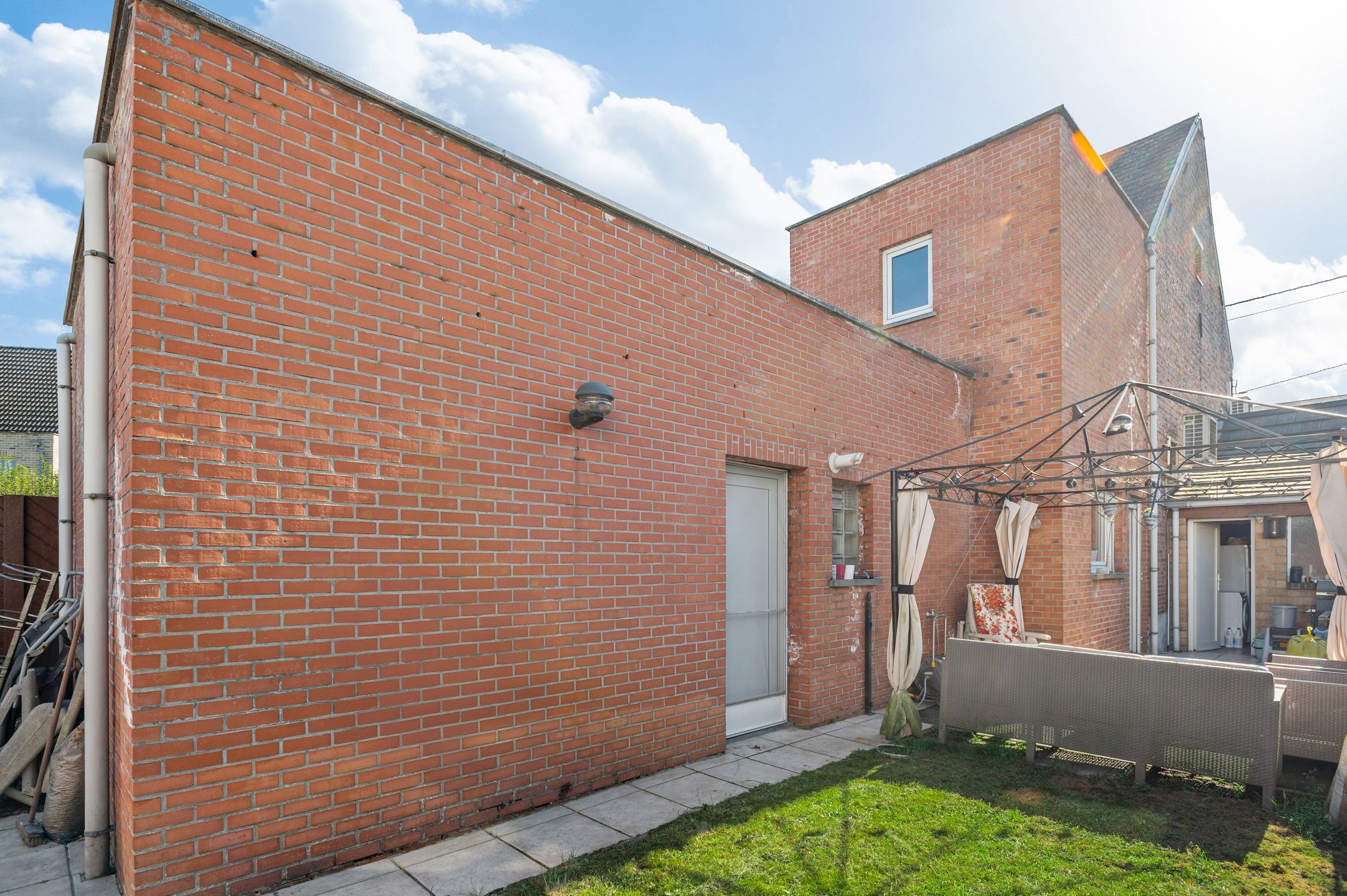IN OPTIE!!! Instapklare woning met 4 slaapkamers, koer, tuin en garage op 01 are 93 ca foto 22