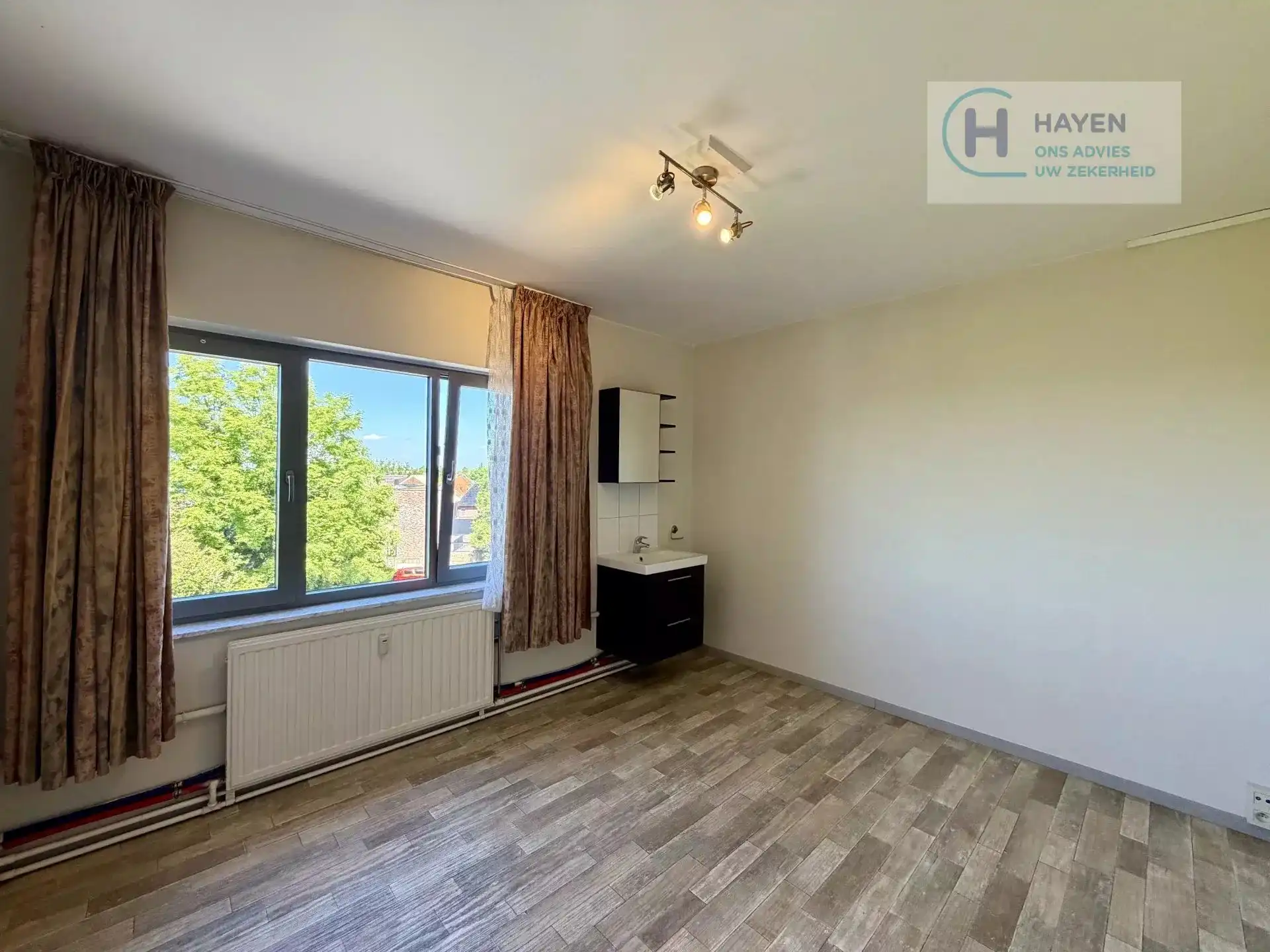 Ruim appartement met 3 slaapkamers te huur in Borgloon (2e verdieping) foto 14