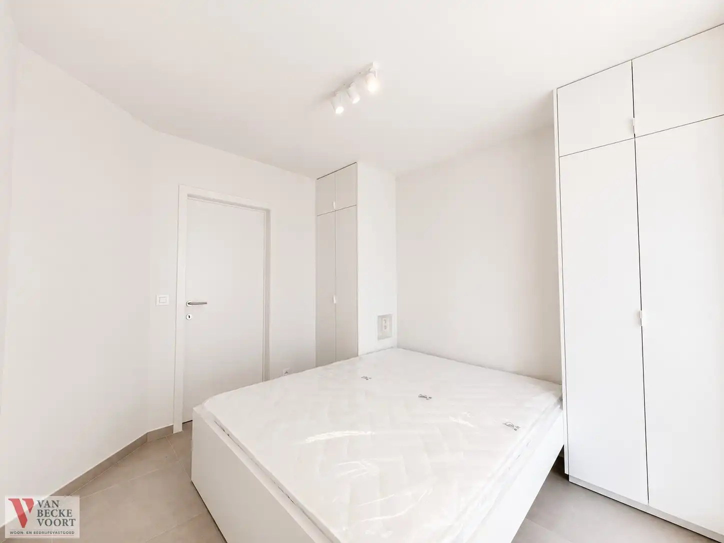 Verfijnd heringericht appartement met zicht op zee foto 7