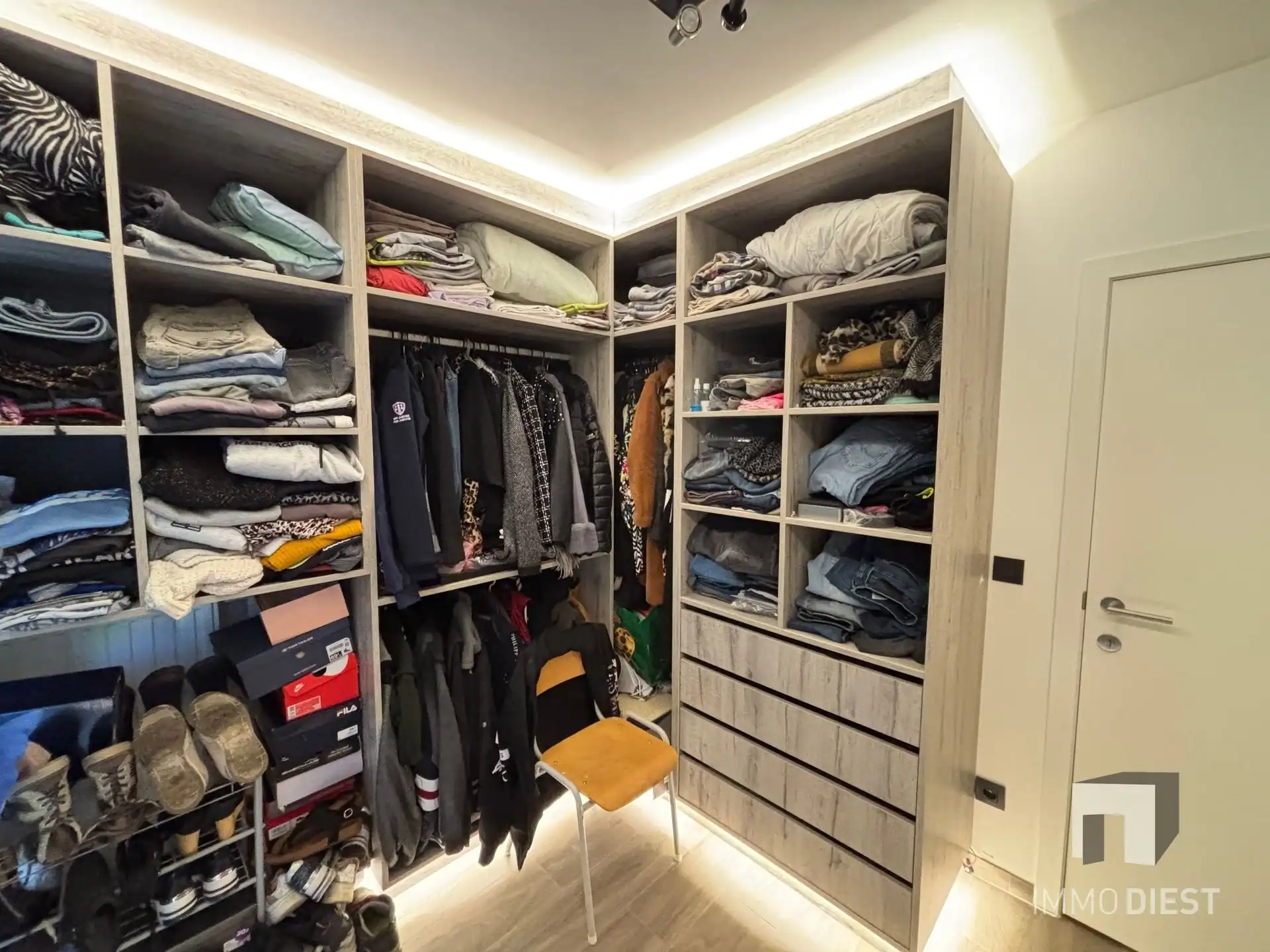 Ruim gelijkvloers appartement met open leefruimte en zonnige tuin foto 19