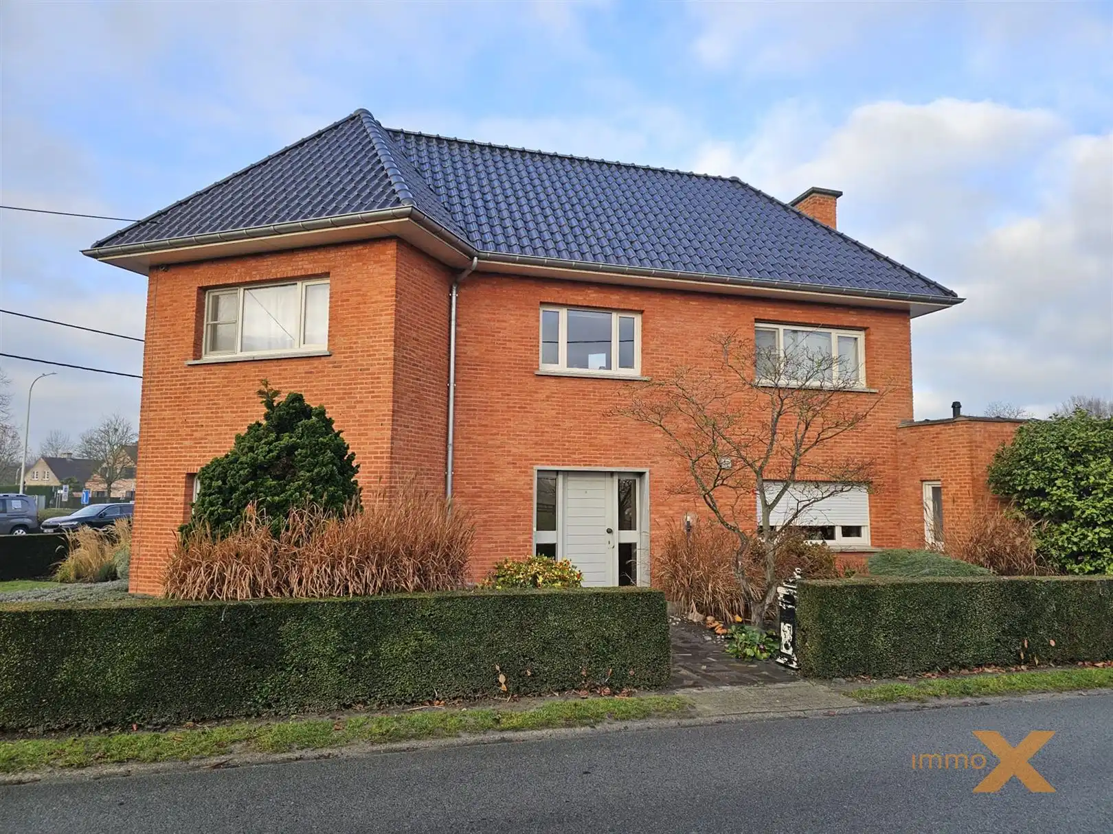 INTAPKLARE CHARMANTE WONING MET 3 SLPKS foto {{pictureIndex}}