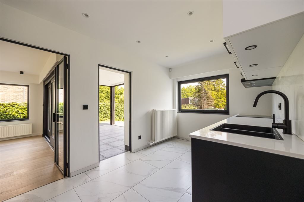 Stijlvol gerenoveerde villa met ruime tuin foto 9