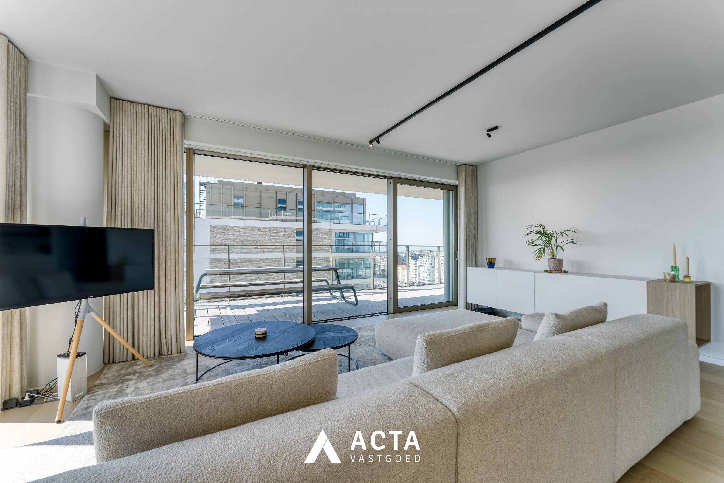 Luxueus afgewerkt nieuwbouw appartement in SKY TOWER ONE foto 3