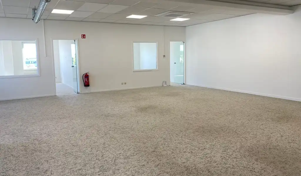 Ingedeeld kantoorverdiep te huur nabij N47 in Lokeren foto 8