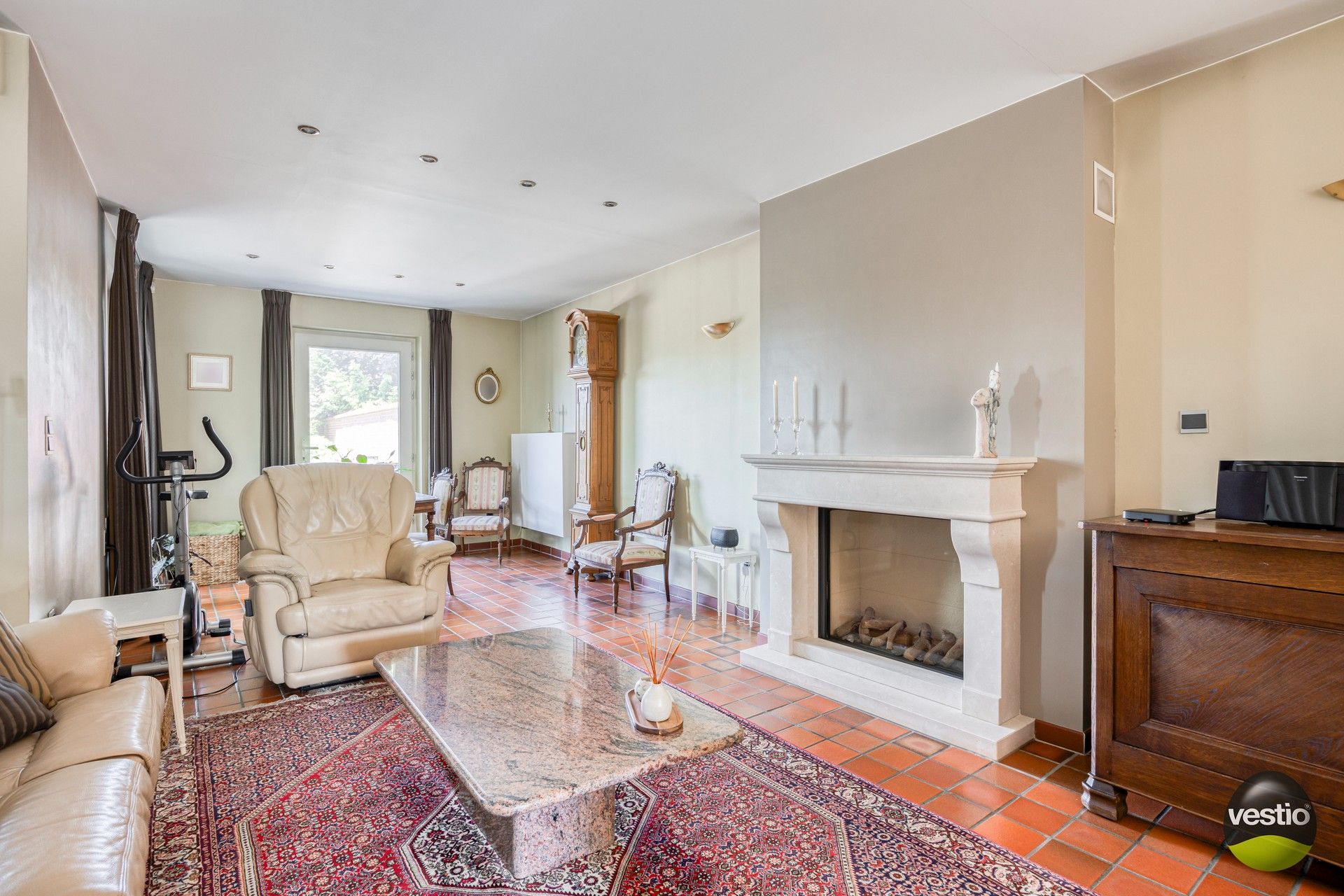 Unieke eigendom met woning, 3 appartementen, weilanden en schuren foto 5
