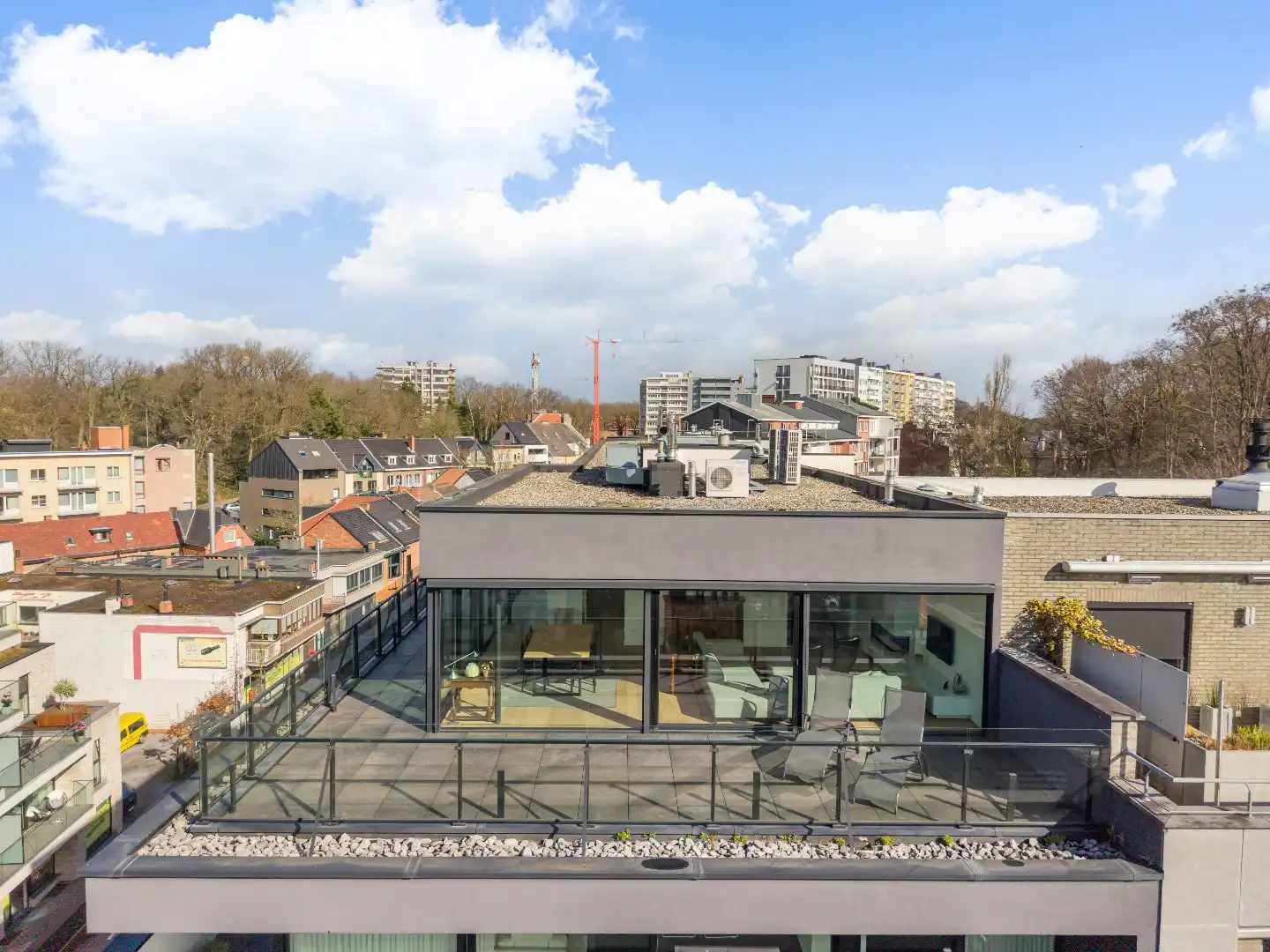 Exclusief penthouse met ruim terras, 2 slpk, dubbele autostaanplaats, centrum Genk foto 3