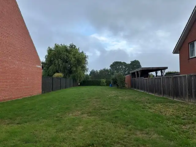 Rustig en toch centraal gelegen stuk bouwgrond van 515m² voor halfopen bebouwing. foto 2