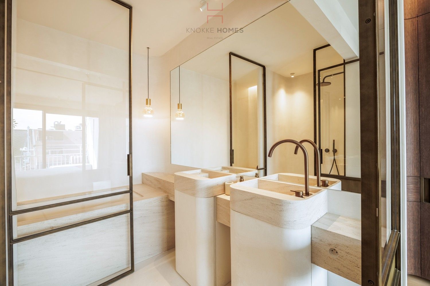 Uitzondelijk breed en ruim appartement op de Zeedijk van Het Zoute foto 19