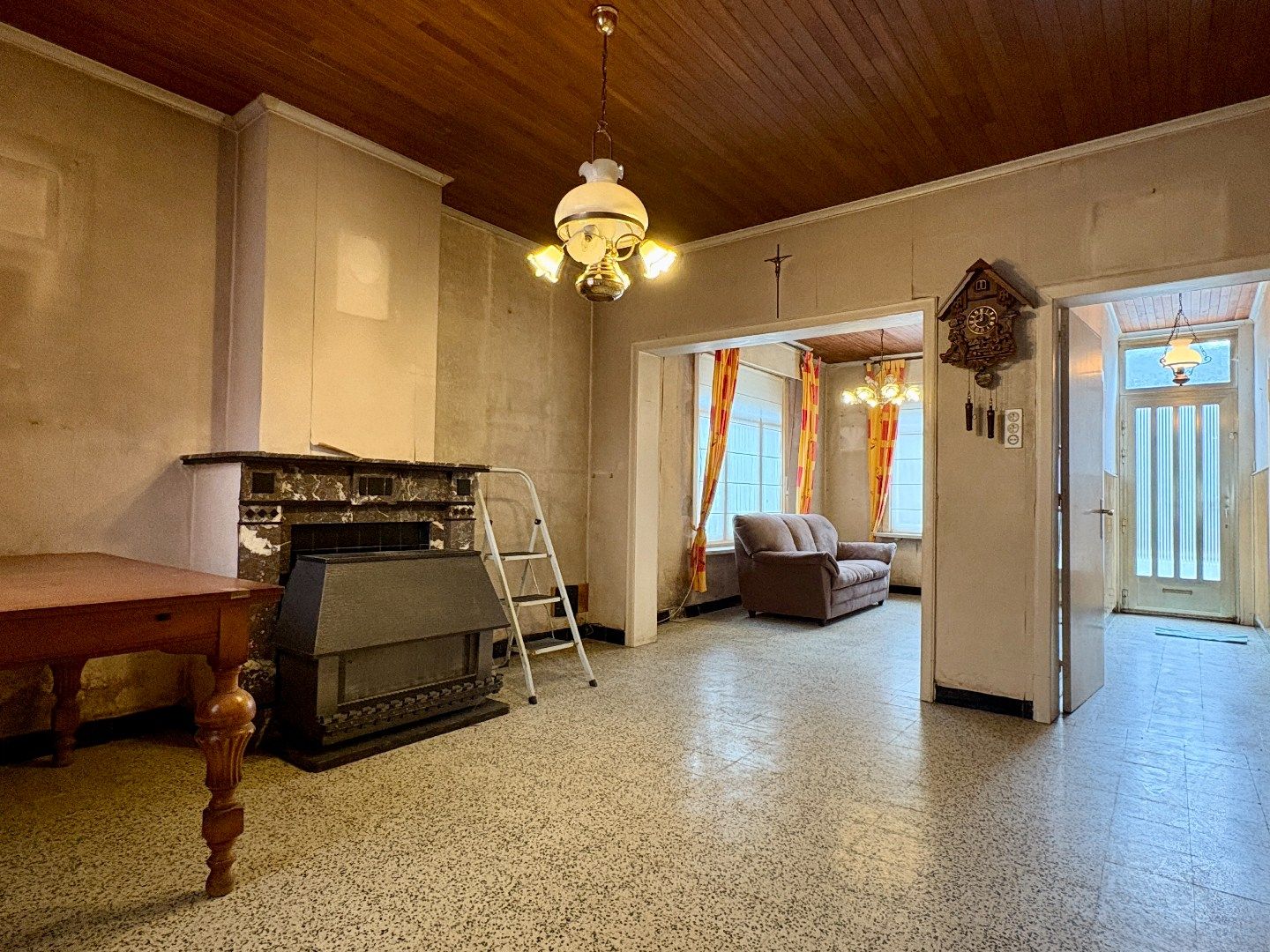 Renovatieproject op 767 m², met garage en uitweg. foto 6