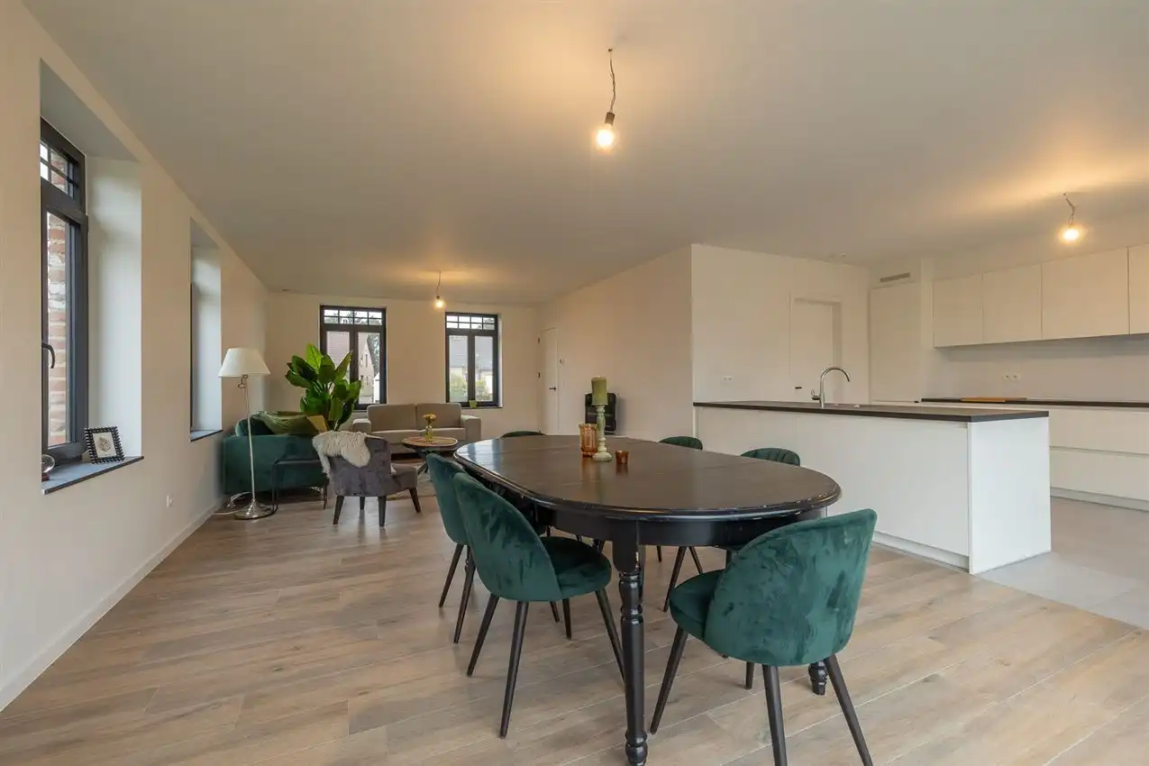 Instapklare nieuwbouwwoning op ruim perceel met 3 slk foto 8