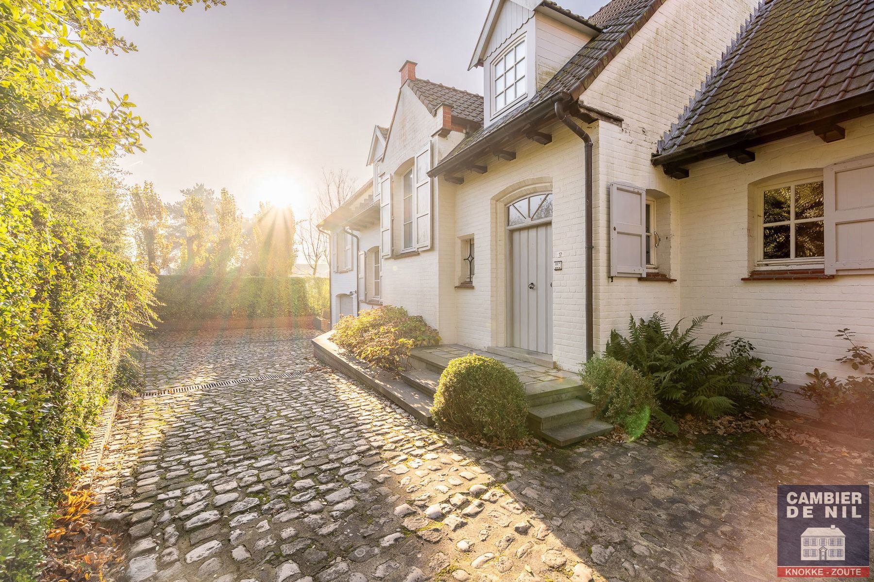 Charmante, ongemeubelde, vrijstaande villa in 2de lijn  in het zoute Zoute nabij de zee & tennis foto 11