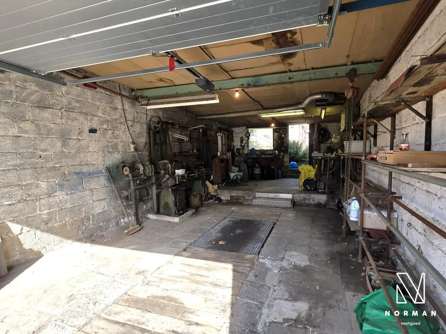 Centraal gelegen woning met uitweg achteraan via grote garage/atelier te Kuurne foto 20