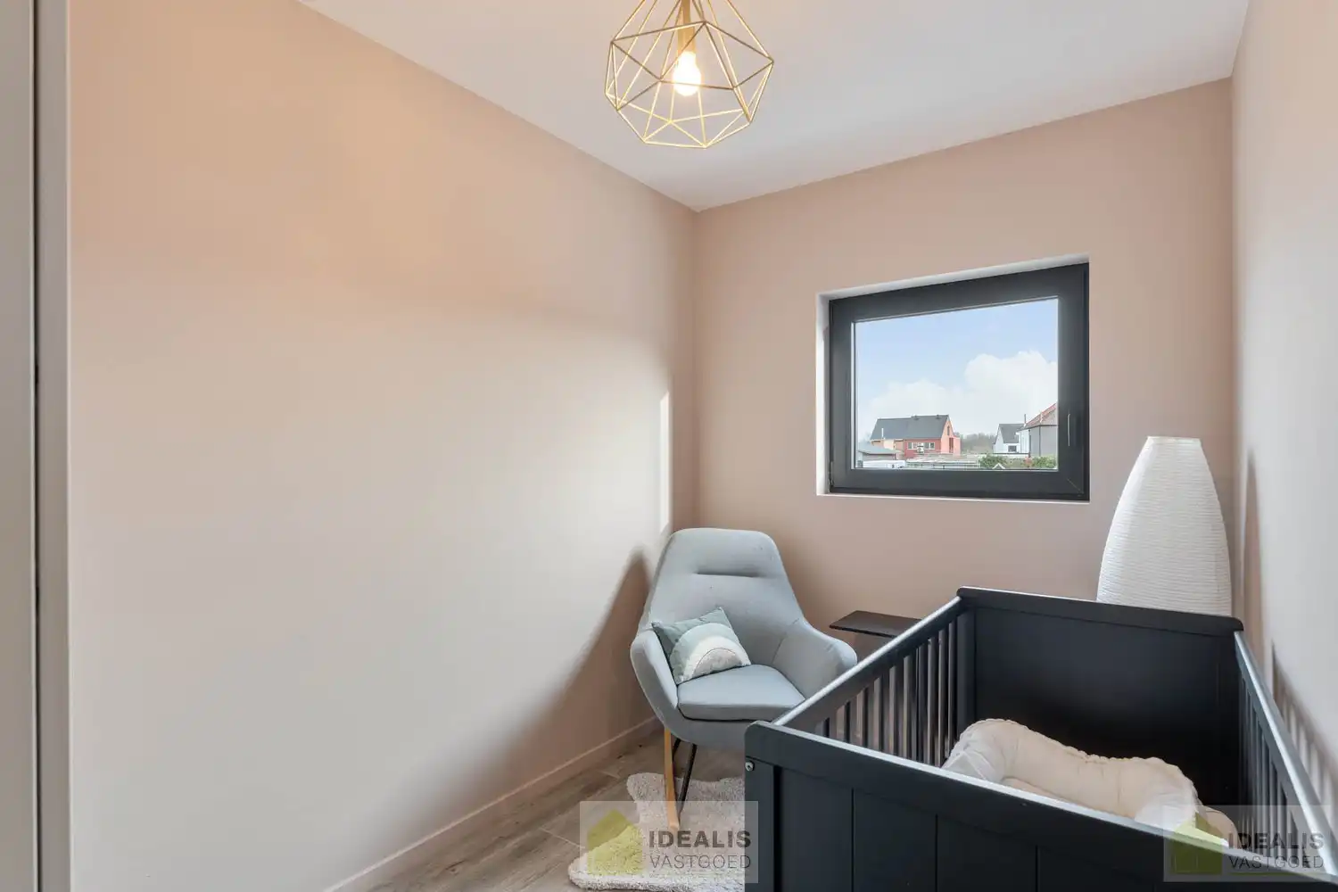 RECENTE, PERFECT ONDERHOUDEN EN MODERN OPGETROKKEN WONING foto 34