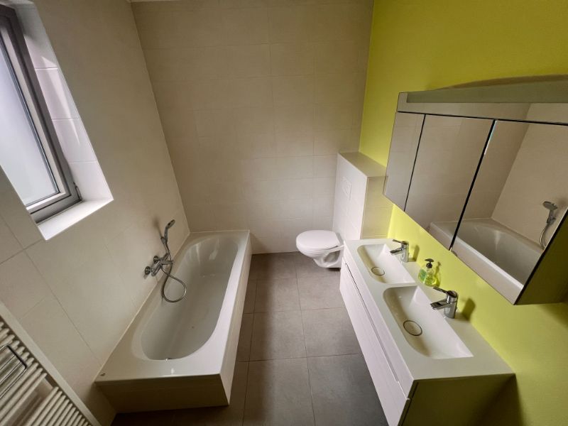 --- NIEUW --- Centraal gelegen, energiezuinige bungalow met 2 slaapkamers foto 12