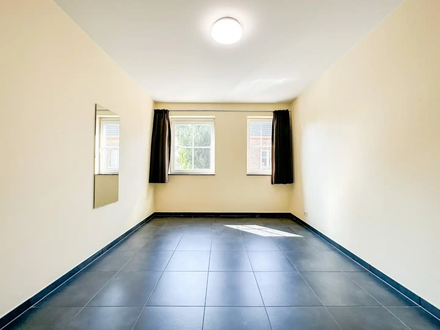 Instapklaar energiezuinig appartement hartje Eernegem, met zonnig terras, topligging. foto 10