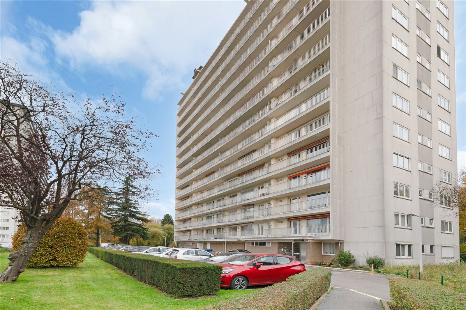 Lichtrijk 3-gevel appartement met terras foto 9