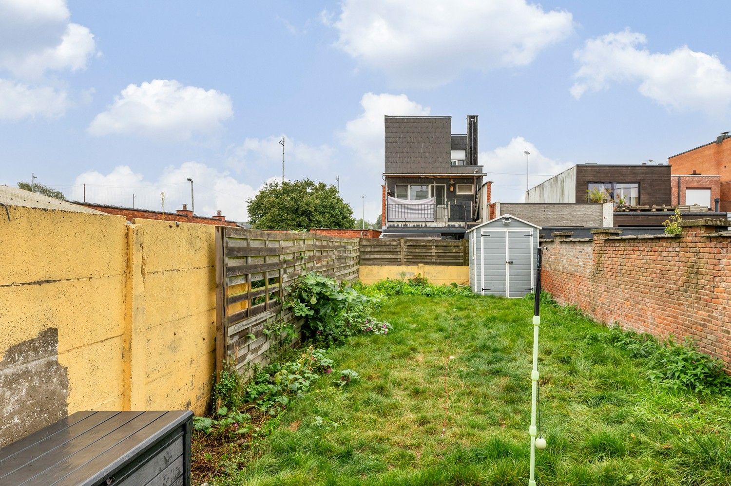 Knusse, instapklare woning met 4 slaapkamers, bureauruimte en zonnepanelen. foto 24