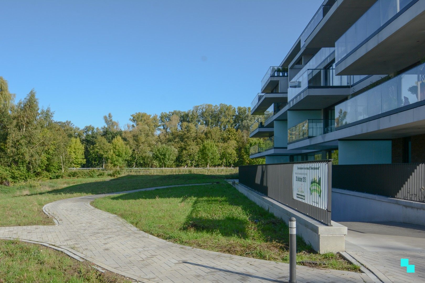 Gelijkvloers appartement aan het kanaal en gemeentepark foto 9