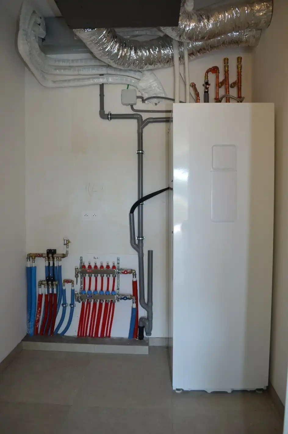 Wonen aan 't kanaal in Residentie Bakboord in een 2 slpk appartement met ruim terras.  Lift aanwezig. foto 7