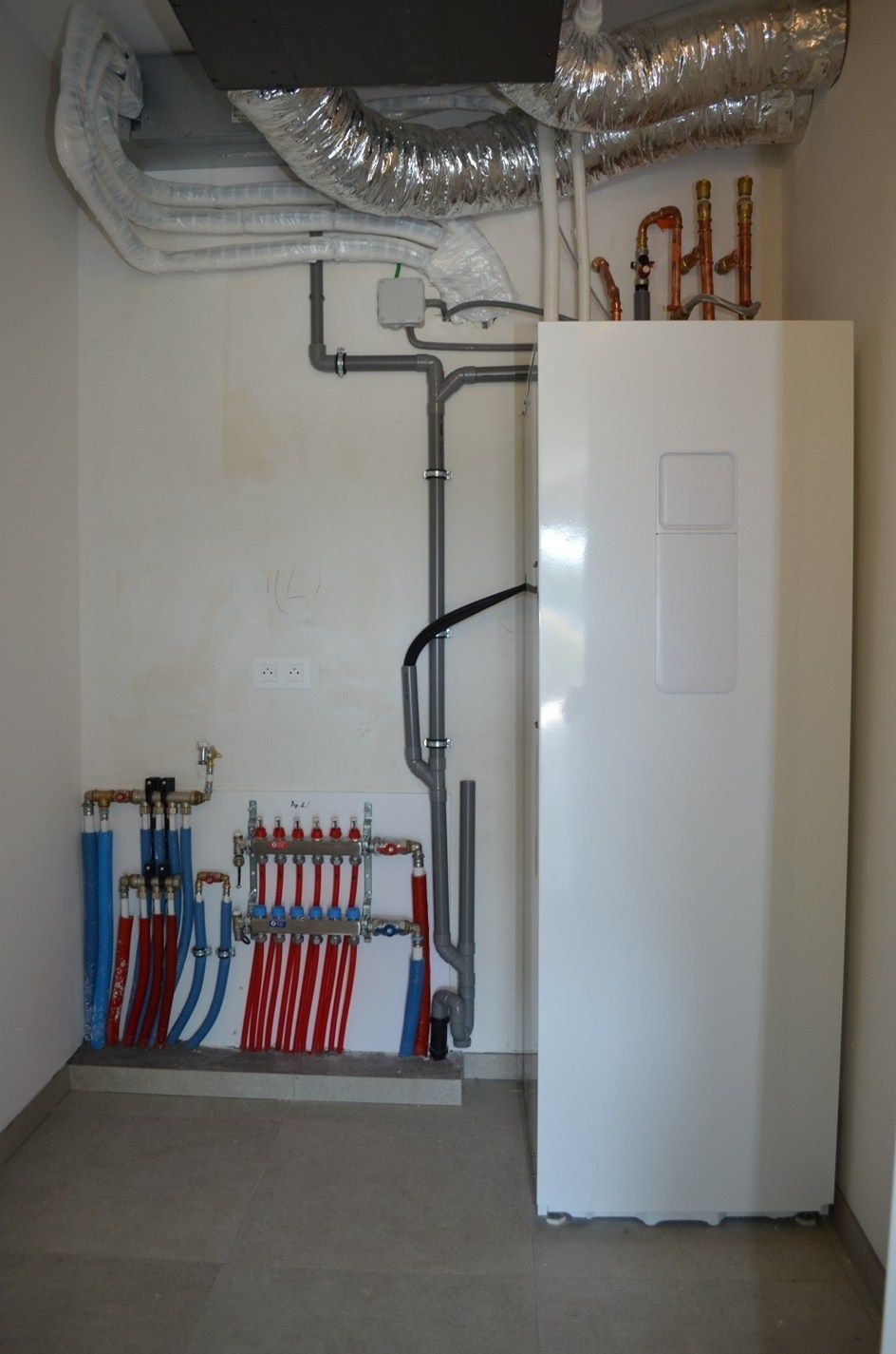 Wonen aan 't kanaal in Residentie Bakboord in een 2 slpk appartement met ruim terras.  Lift aanwezig. foto 7