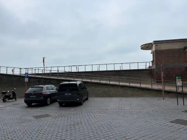 Ongemeubeld gelijkvloers appartement met 2 slaapkamers, vlak aan zee foto 7