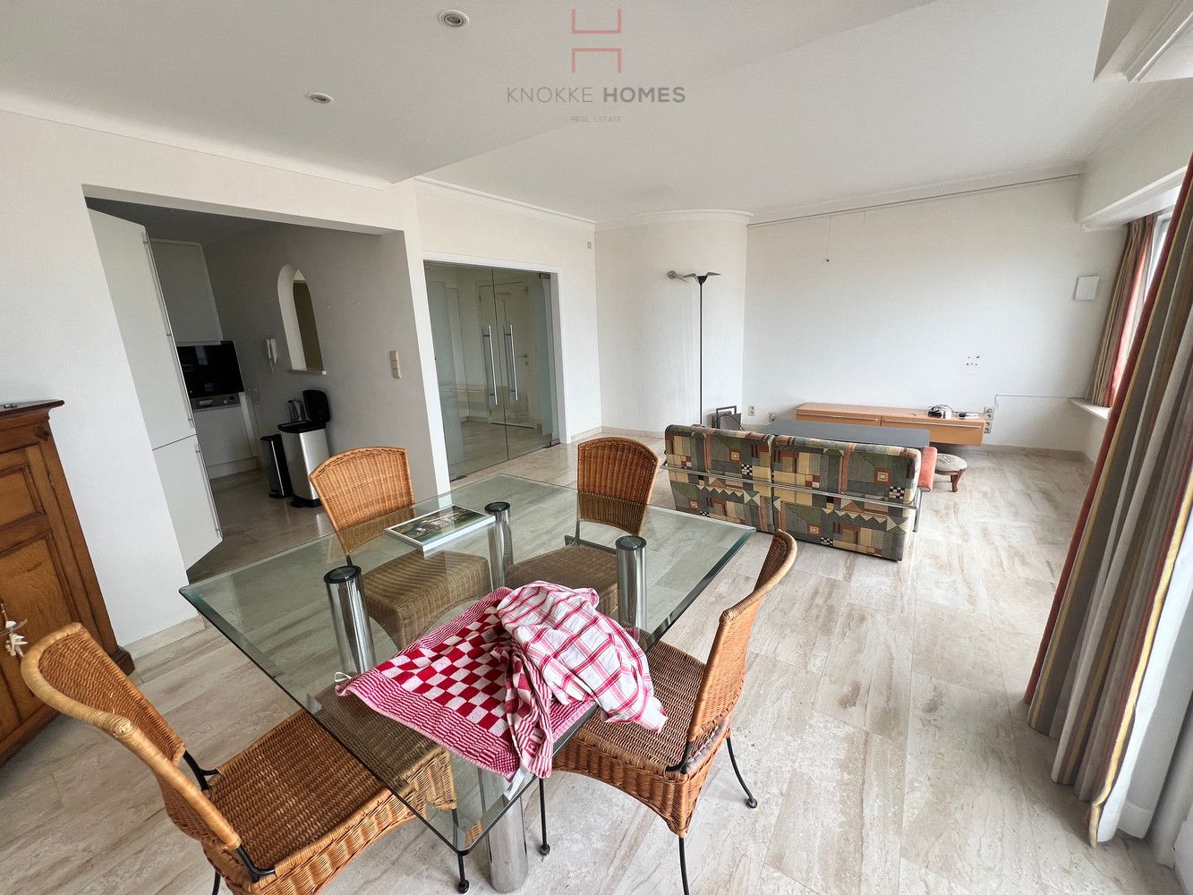 Bijzonder ruim instapklaar appartement op de zeedijk aan het Albertstrand foto 7