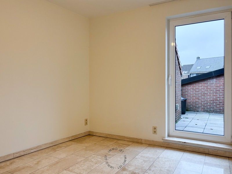 Lichtrijk appartement in centrum Beveren met 2 slaapkamers en 2 terrassen foto 6