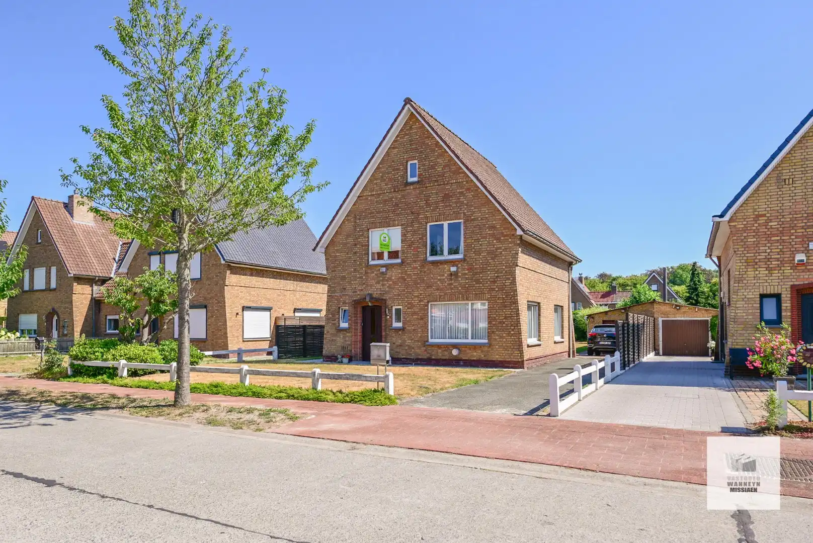 Hoofdfoto van de publicatie: Te renoveren open bebouwing met 3 slaapkamers, tuin en garage op 627m2 