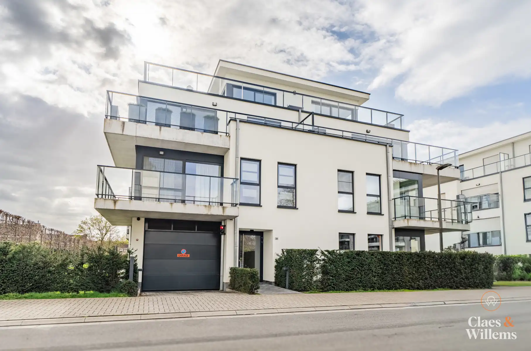 Stijlvol 3 slaapkamer appartement met terras te Halle foto {{pictureIndex}}