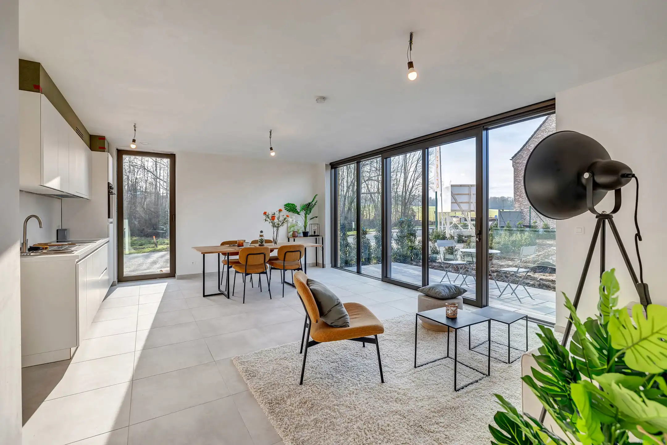 Gelijkvloers appartement met 2 slpks in uniek woonerf foto {{pictureIndex}}