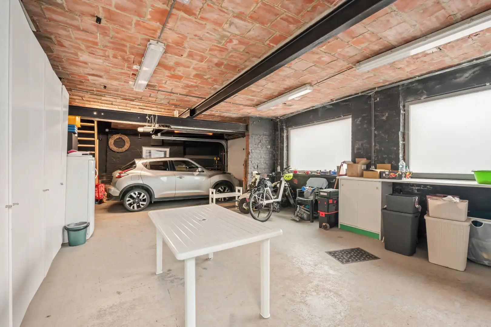 Verrassend ruime woning met grote garage en polyvalente ruimte in de dorpskern van Boezinge! foto 20