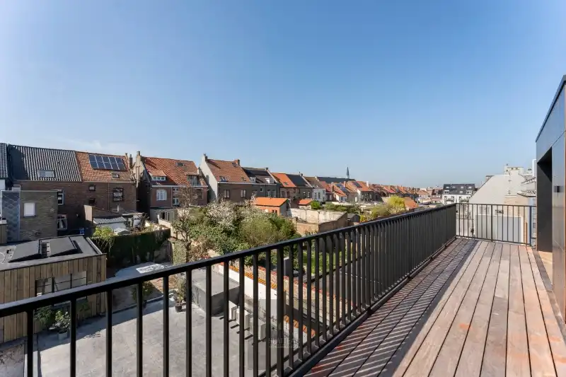 Instapklaar luxueus dakappartement van 106m² met autostaanplaats op toplocatie vlakbij het marktplein van Nieuwpoort. foto 5
