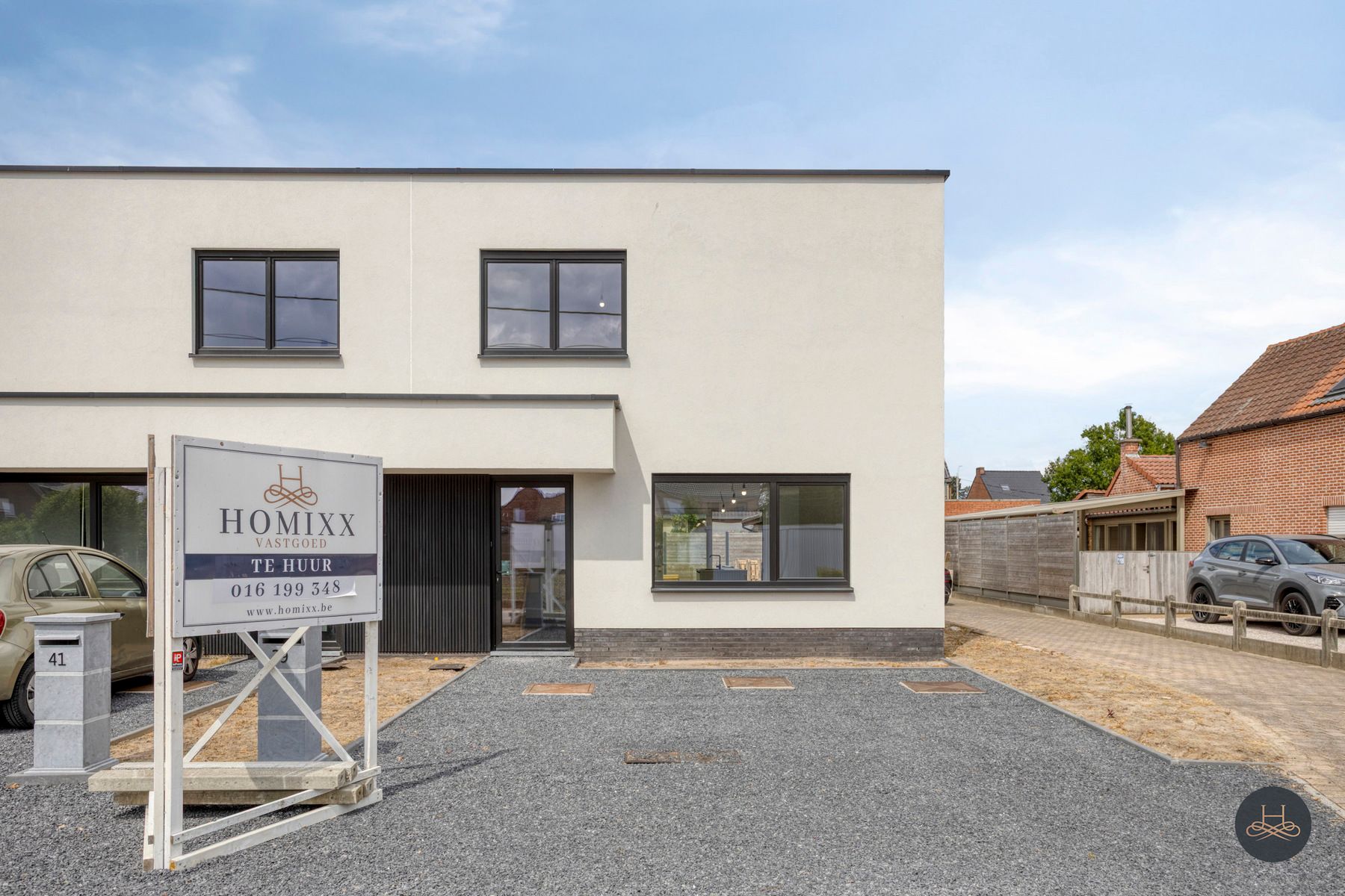 Rustig gelegen nieuwbouw woning met 3 slaapkamers foto {{pictureIndex}}