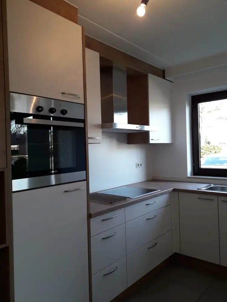 Volledig gerenoveerd gelijkvloers appartement met terras, berging en afgesloten garage foto 2