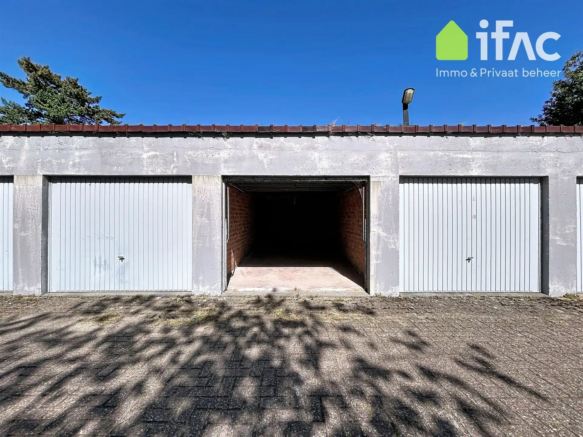 Garagebox met manuele poort foto 2