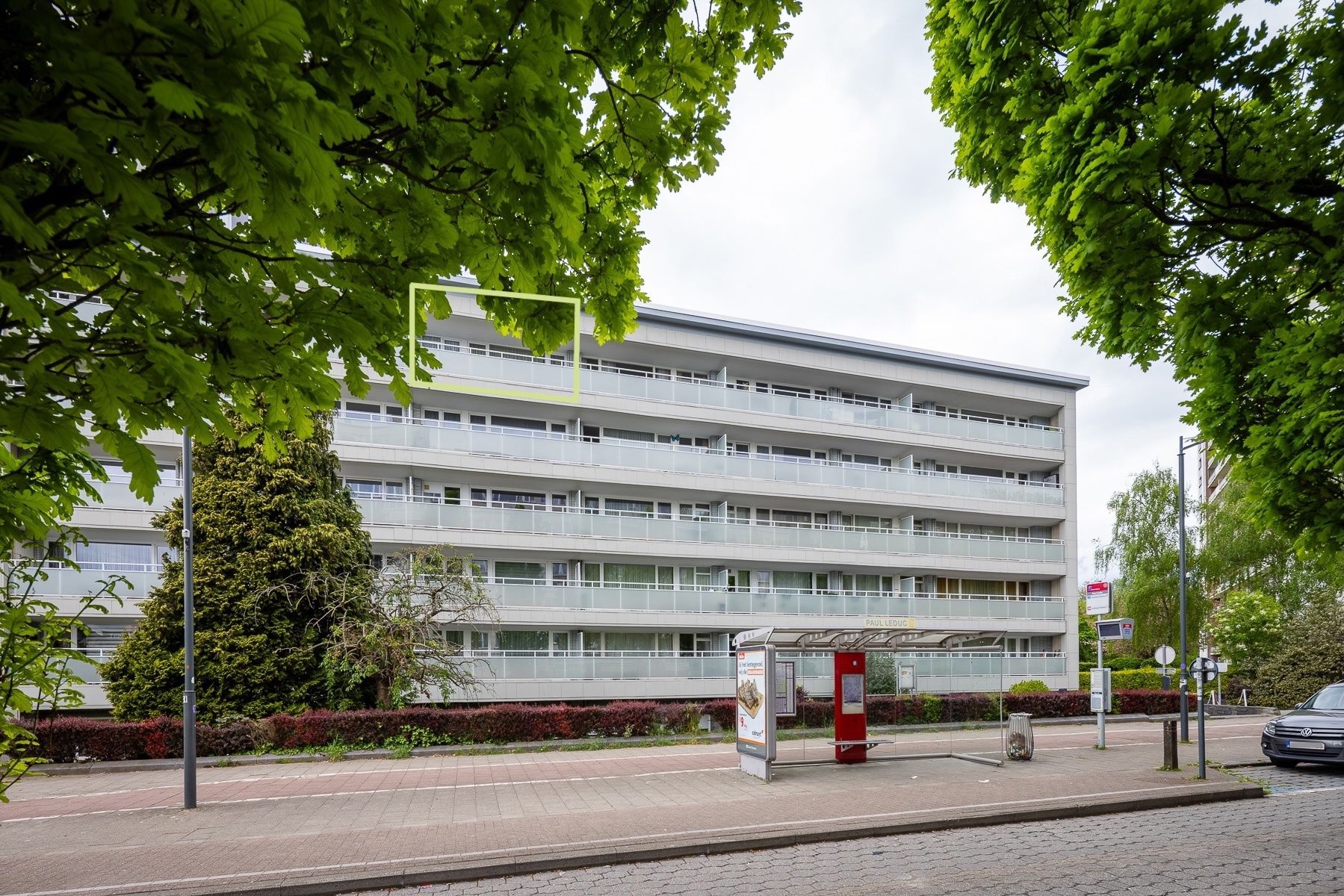 Ruim appartement met drie slaapkamers  foto {{pictureIndex}}