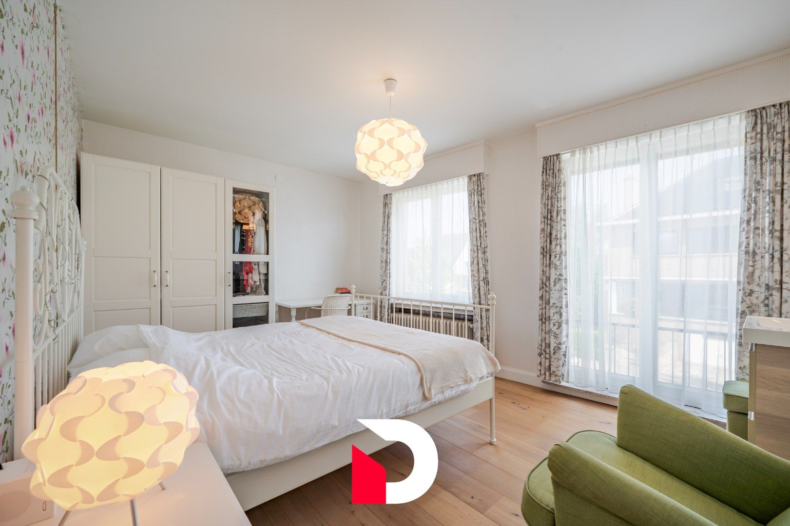 Stijlvol gerenoveerde woning met 5 slaapkamers en zwemvijver op topligging in Brugge foto 18