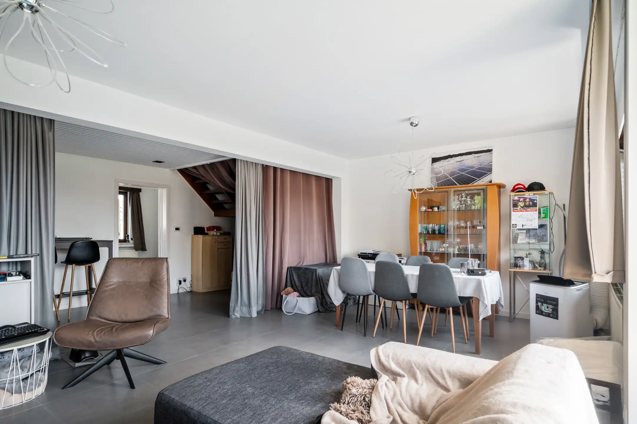 Ruim 3-slpk. duplex-appartement met garage, groot, zonnig terras en ruime bergzolder foto 4