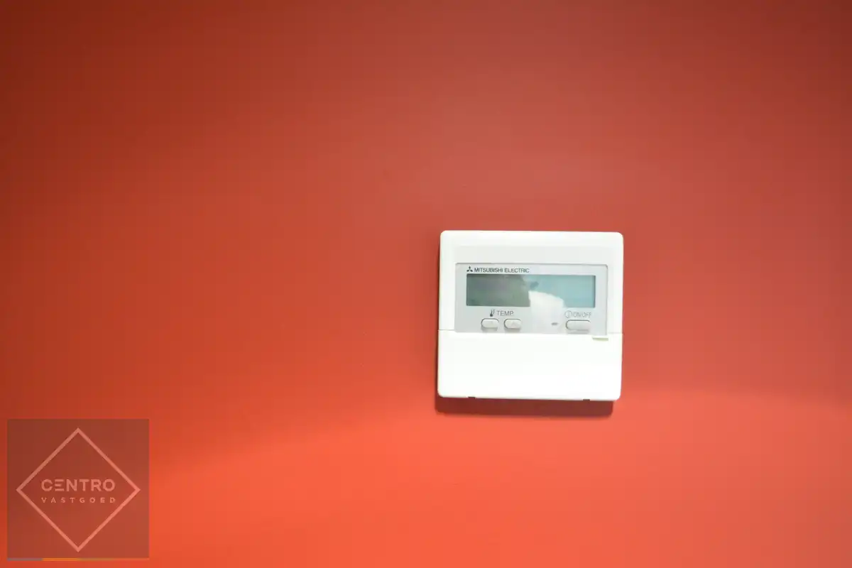 Op zichtlocatie: Instapklare KANTOORRUIMTE (285m2) met alle voorzieningen en private parkeerplaatsen voor de deur! Ideale uitvalsbasis: Expresweg/A11/E403/E40! foto 10