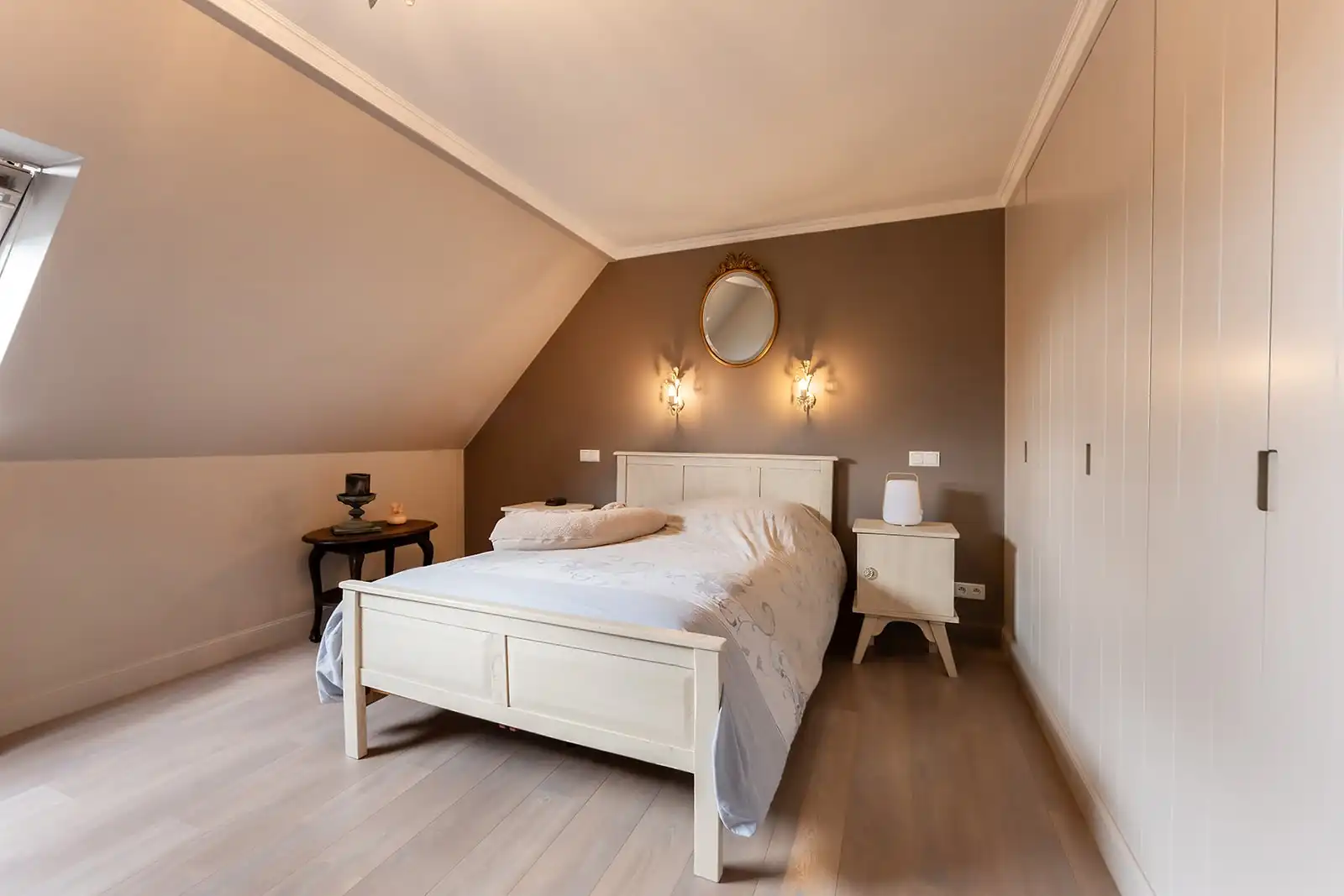 Ruim duplex appartement met garagebox te koop in Lissewege. foto 17