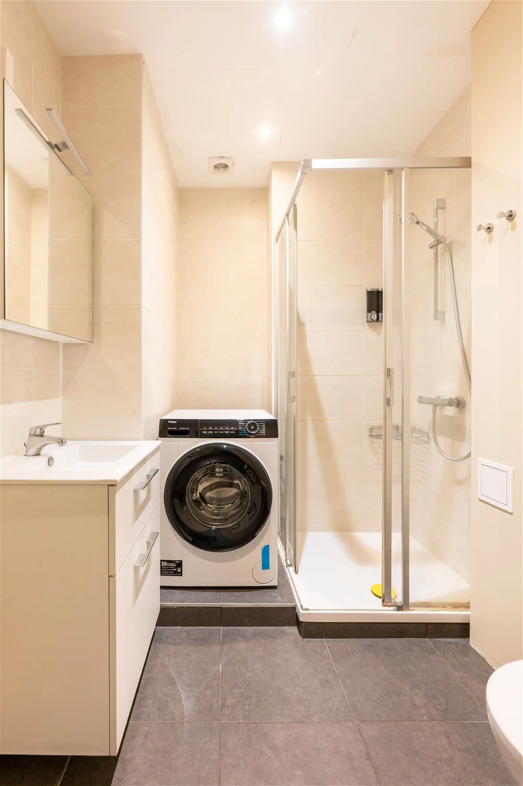 Gemeubeld appartement met 2 slk + terras foto 9