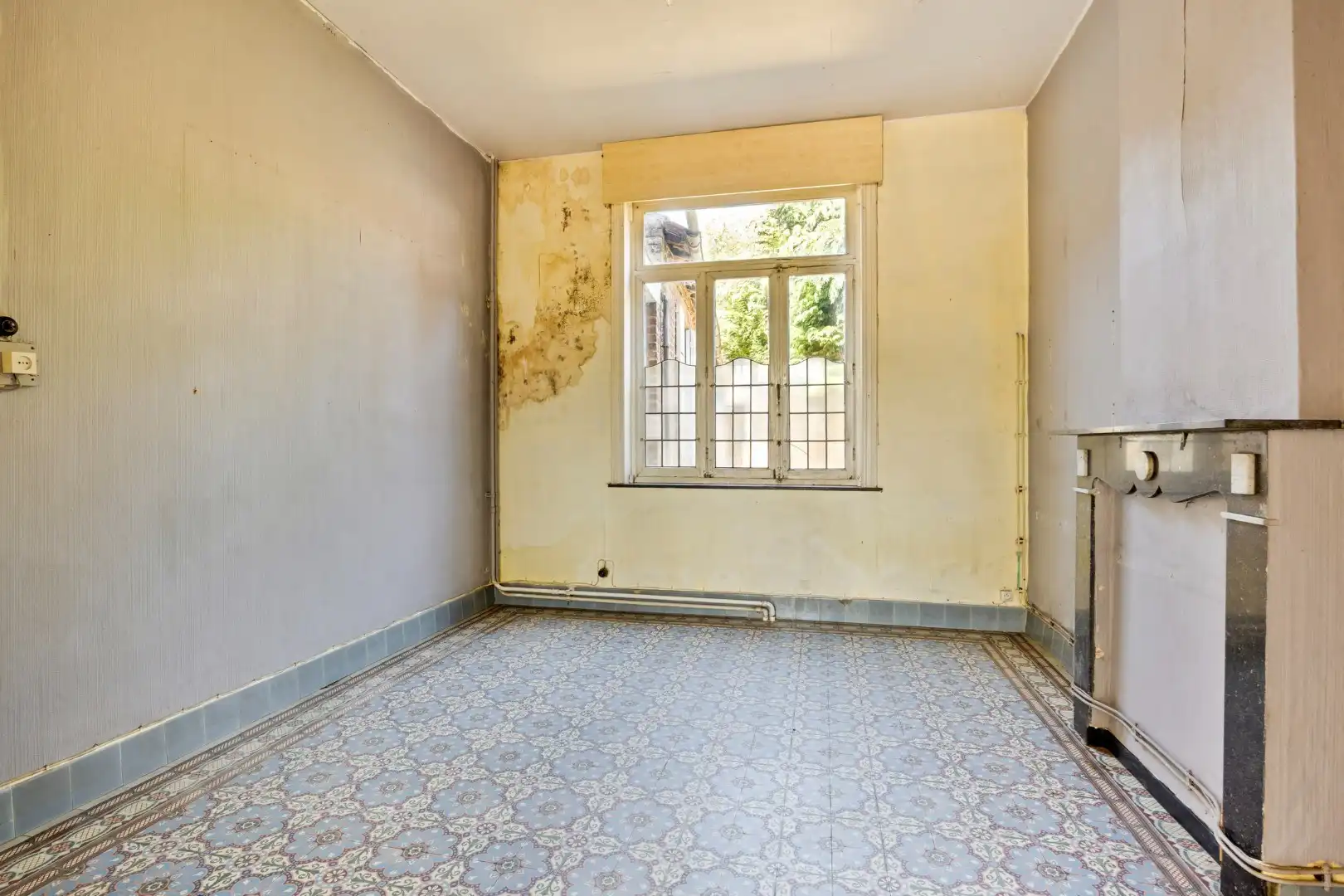 Ruime te renoveren woning met 3 slaapkamers in Lubbeek met doorgang langs het perceel van de buren. EPC: 736 KWH/m² foto 7