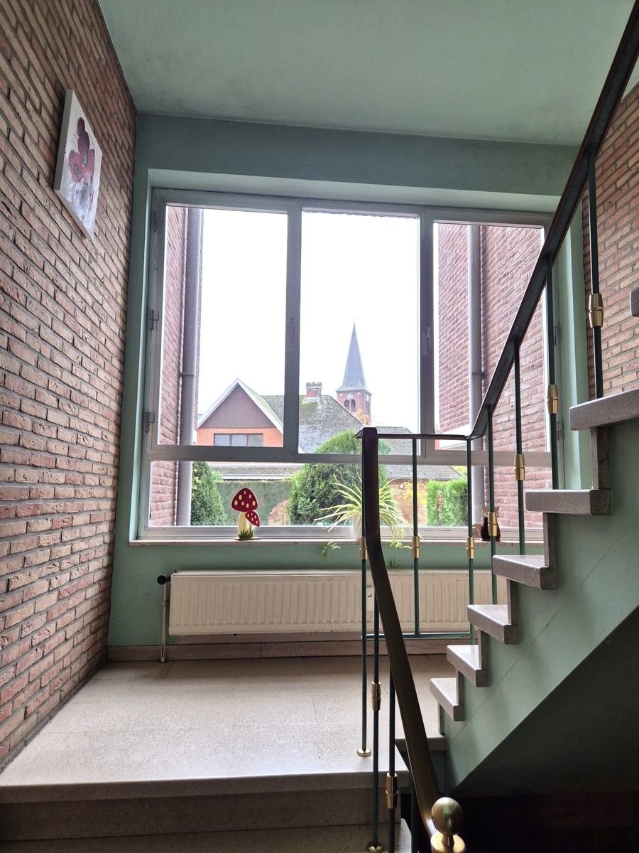 Rustig gelegen met royale living, veel licht en garage foto 16