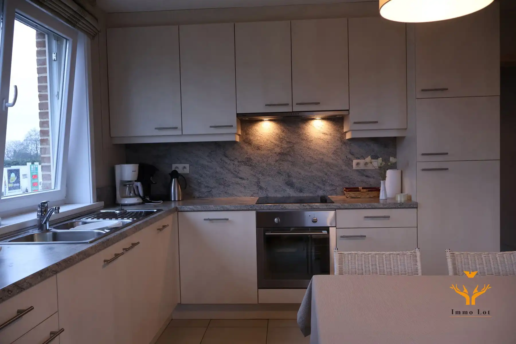 Gezellig appartement met terras en garage - huurprijs inclusief verwarming en water foto 5