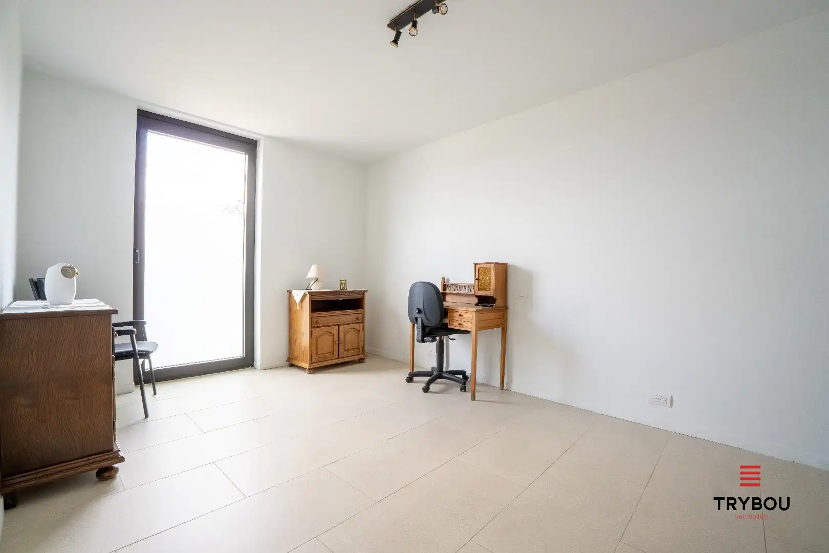 Appartement met 2 slaapkamers, garage en 2 staanplaatsen in Houthulst! foto 17